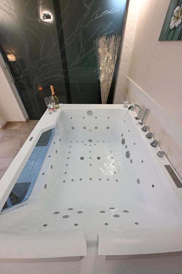 Suite Laurel Spa Con Idromassaggio ファザーノ エクステリア 写真